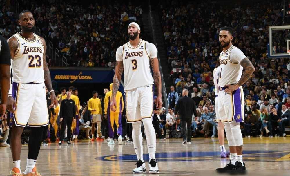 塔图姆三巨头联手，湖人得分突破，状态爆棚冲击季后赛！